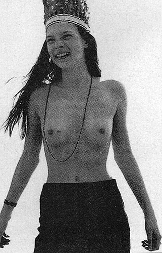 Kate Moss shows its convenient ravishing body and breasts #75365608