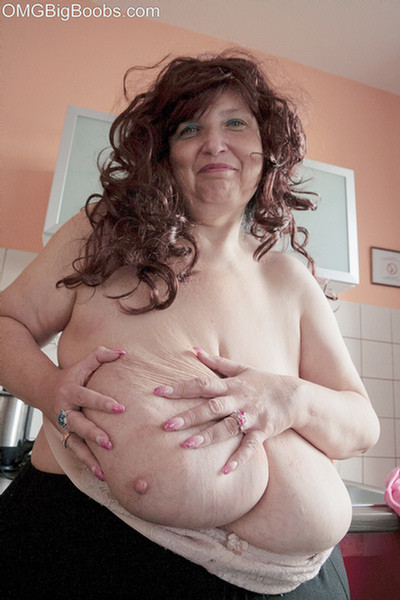 Plump mature amateur Anika flaunts her massive breasts #67314567