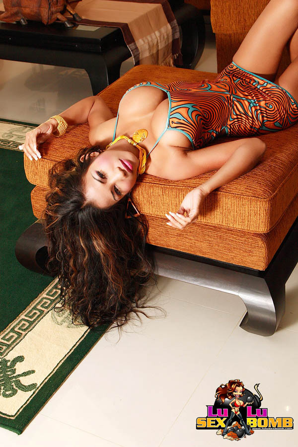 Pezones sexy asomando por encima del bikini
 #67902569