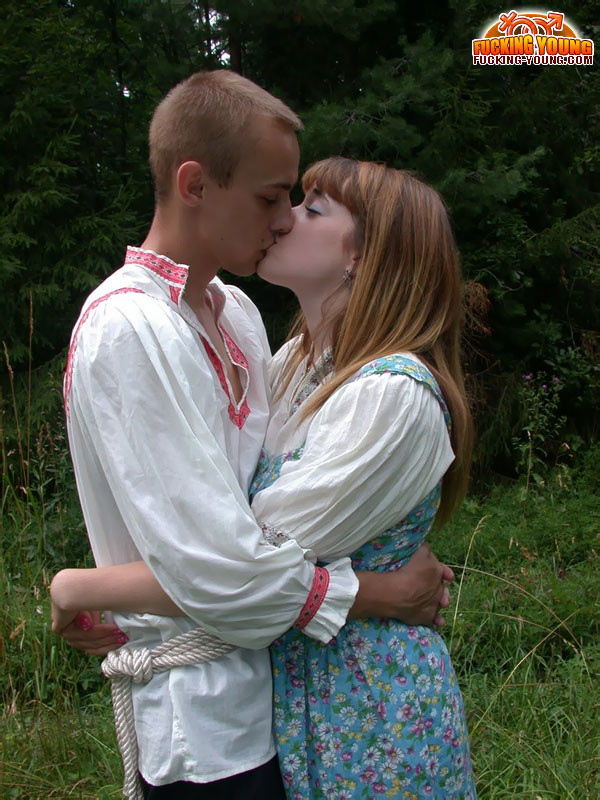 Une innocente jeune russe devient une vraie salope qui baise son garçon.
 #78615186