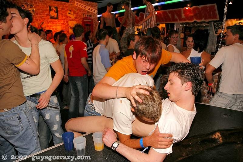 Chupando pollas twinks lucha por hunks explosión de la polla
 #76992026