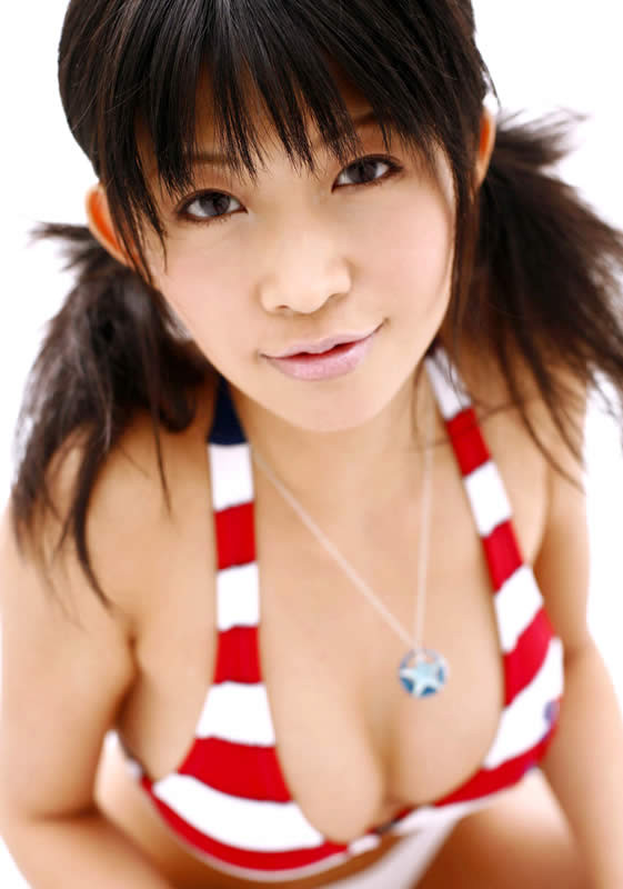 Preciosa chica japonesa con buenas tetas
 #69969273