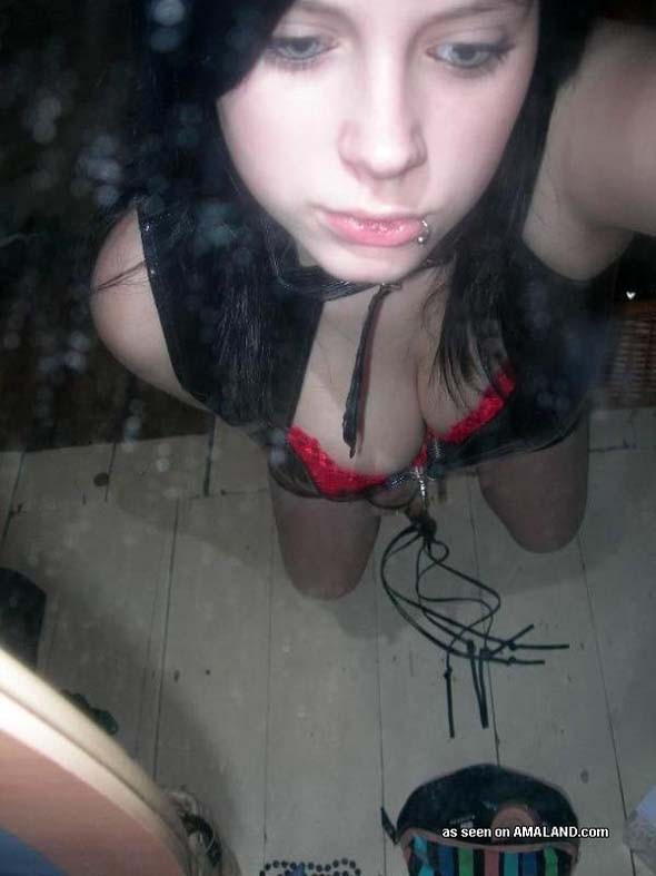 Raccolta di due ragazze emo sexy amatoriali calde
 #75696844