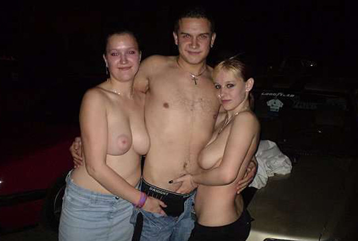Ragazze ubriache follemente nude lesbiche hot tub party
 #76401119