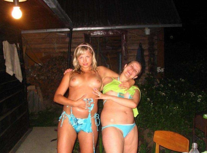 酔っぱらった女の子が裸でレズビアンホットタブパーティーに夢中
 #76401123
