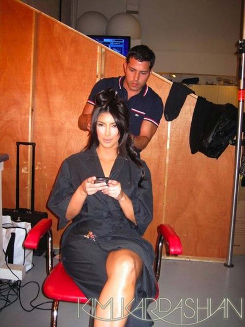 Kim kardashian mostrando su cuerpo super sexy,tetas y culo
 #75303184
