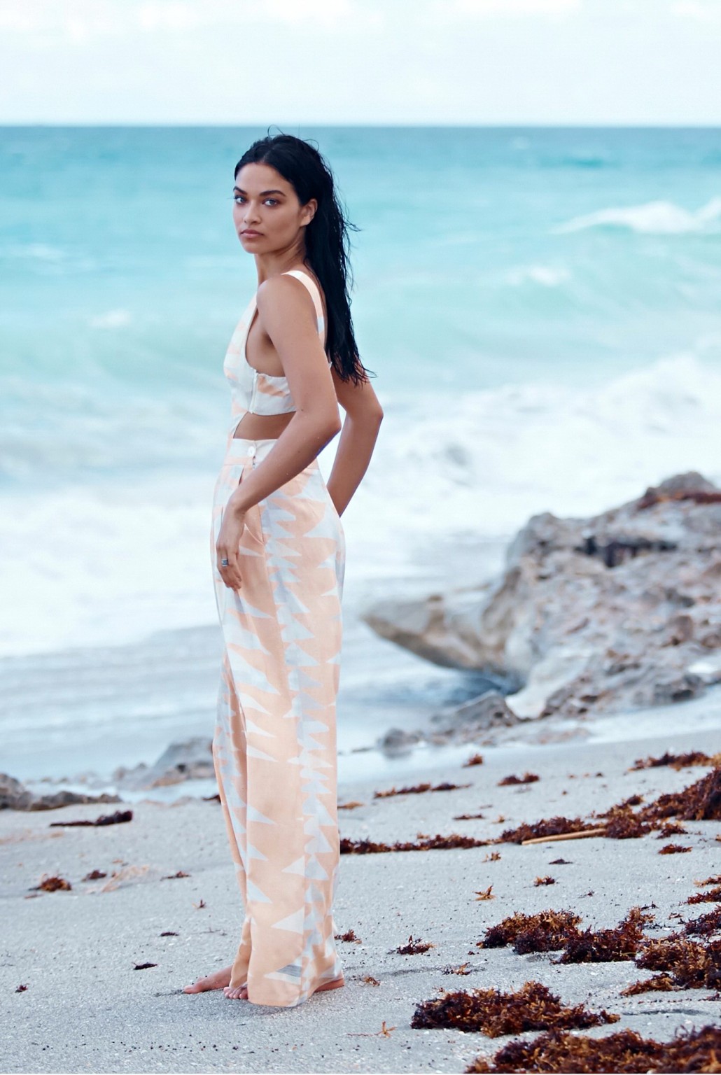 Shanina shaik posando en una colección de ropa de playa muy sexy
 #75160294