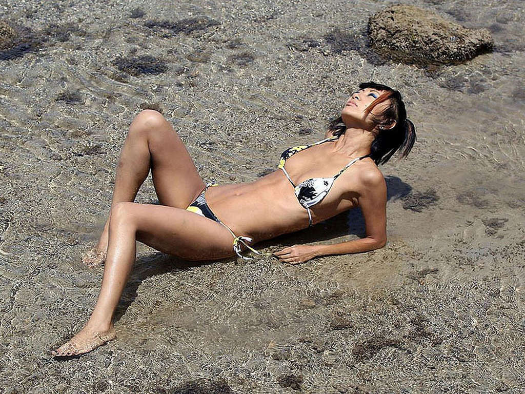 Bai ling capezzolo scivolare dalla macchina in pubblico scatti paparazzi
 #75351995