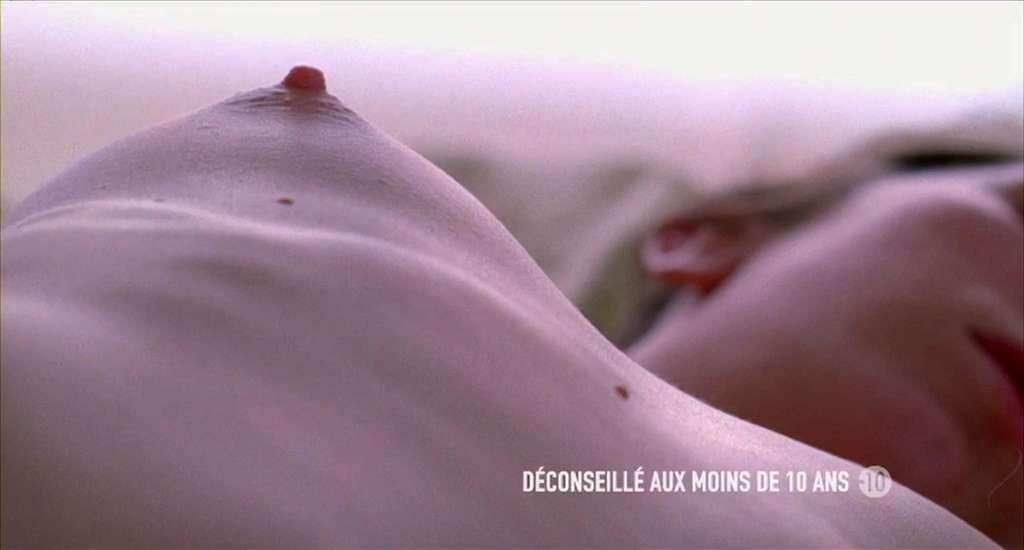 Sara Giraudeau entblößt ihre schönen Brüste und fickt hart in Filmaufnahmen
 #75332941
