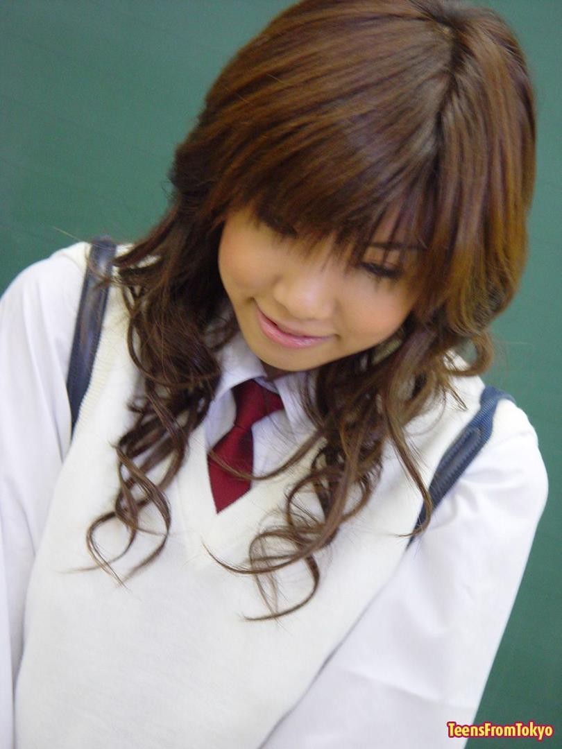 A japanese college cutie gangbanged by horny male students #70006178