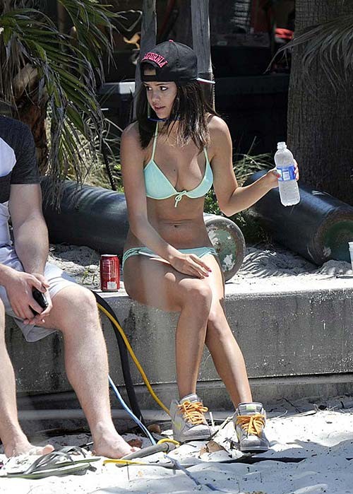 Selena gomez zeigt sexy Körper und heißen Arsch im Bikini
 #75268150