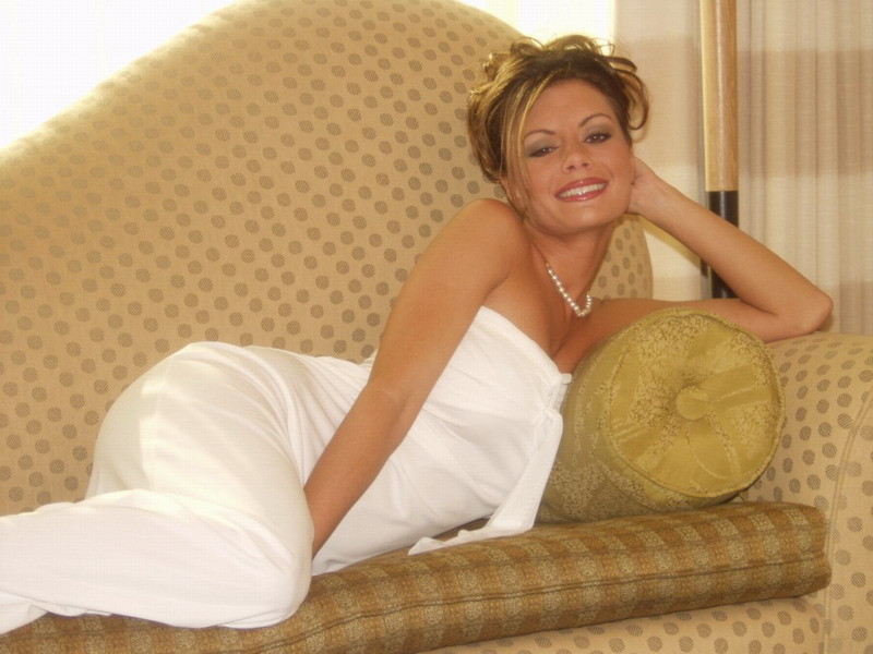 Crissy Moran flashes her sweet pussy through a white summer dress #72660956