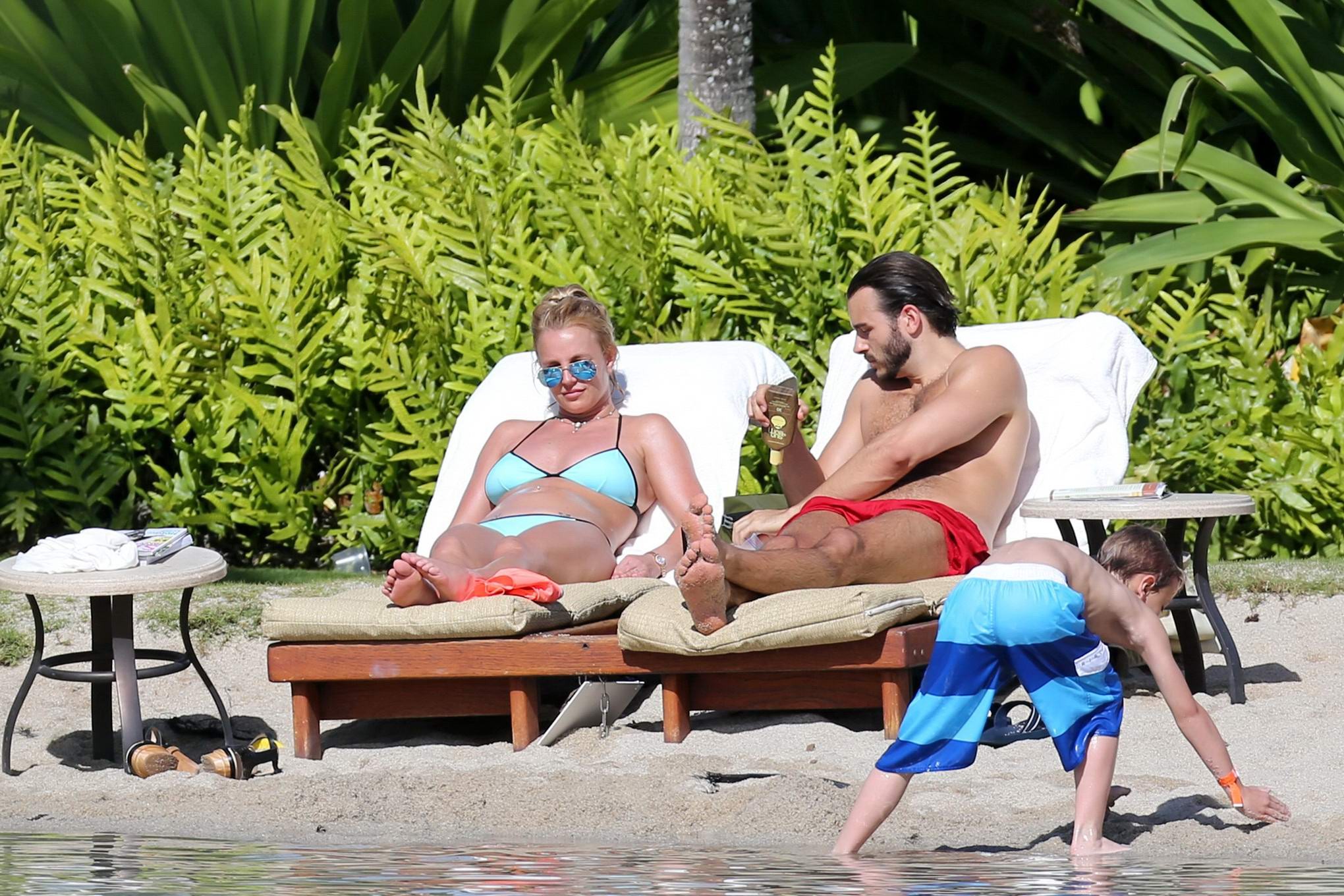 Britney Spears showing off her bikini body in Hawaii #75168970