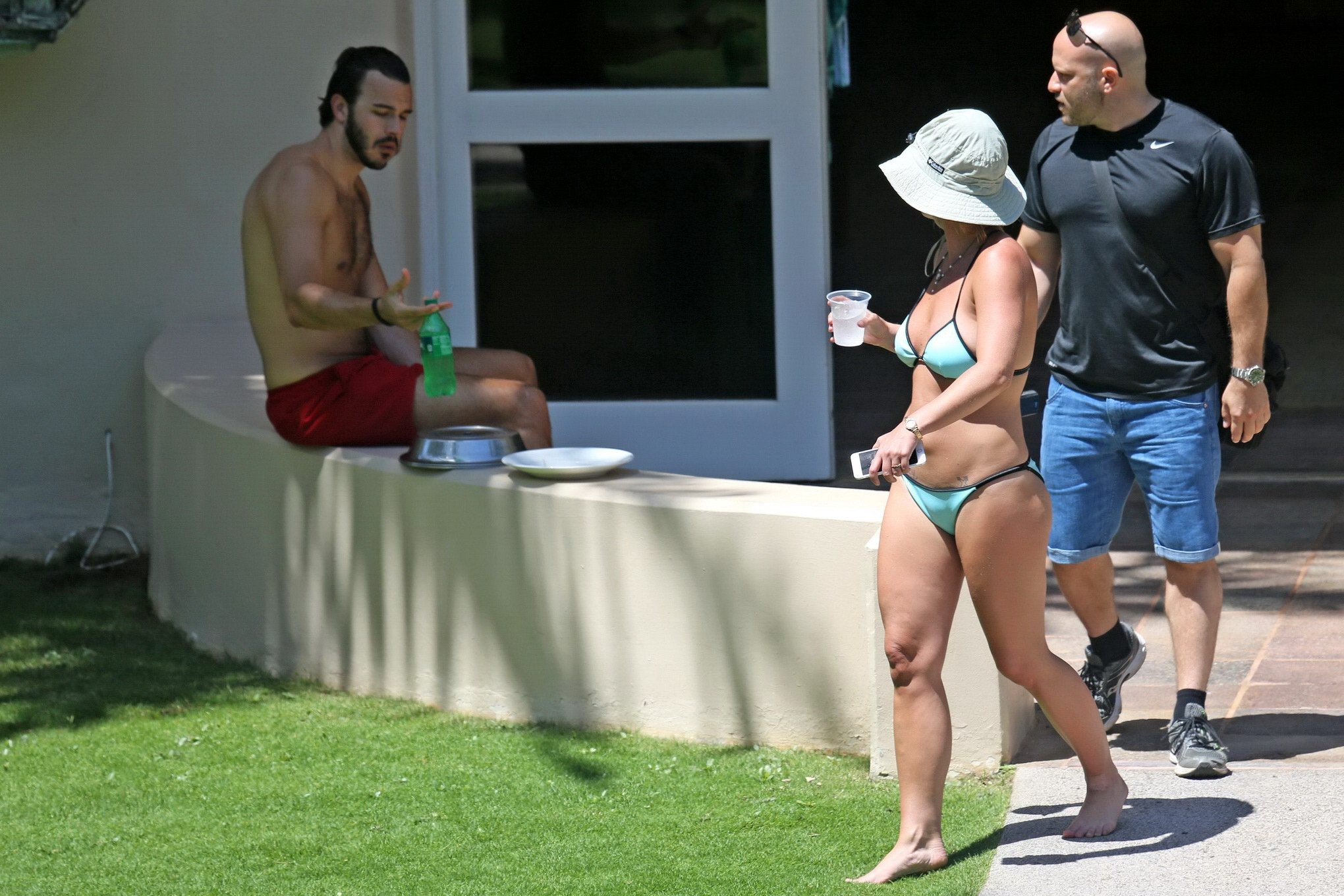Britney spears exhibant son corps en bikini à hawaii
 #75169018