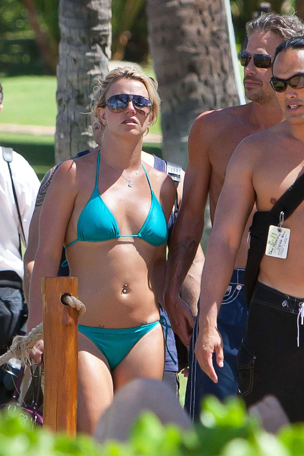 Britney Spears exposing her sexy body and hot ass in green bikini on beach #75335229