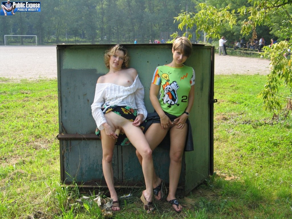 Sexy itchy miss flashing and toying her lesbian galfriend behind a bin #76743204