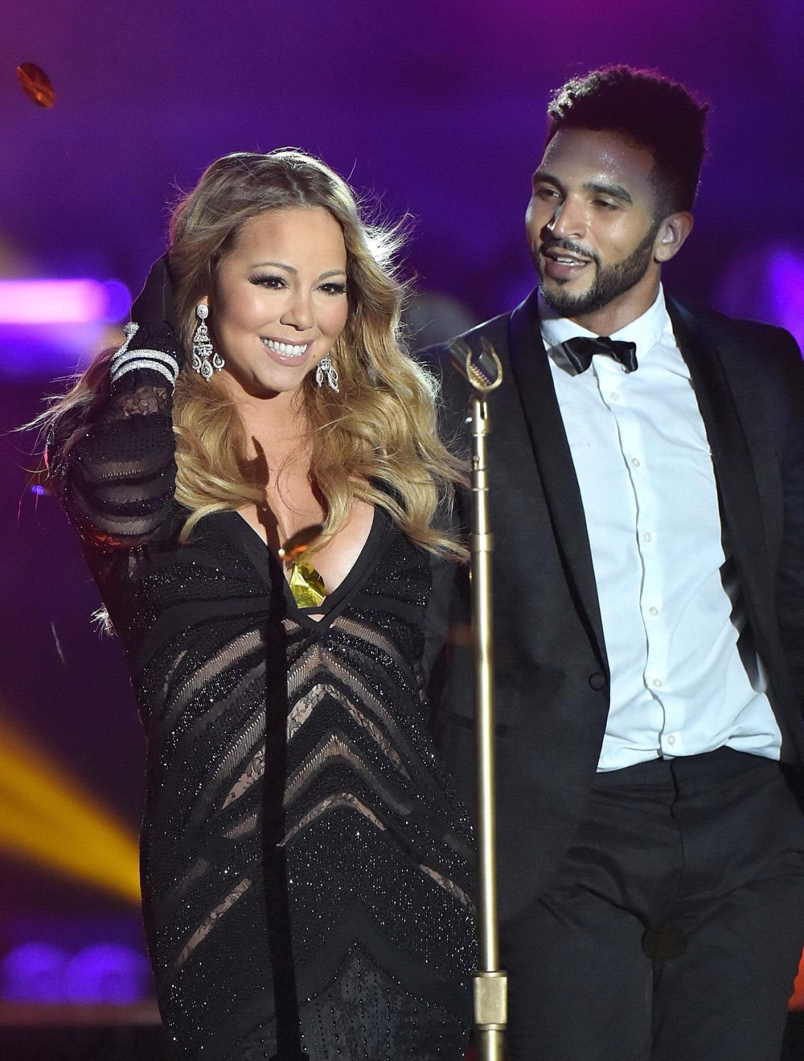 Mariah carey cleavy indossando due abiti succinti al world music awards in mont
 #75195161