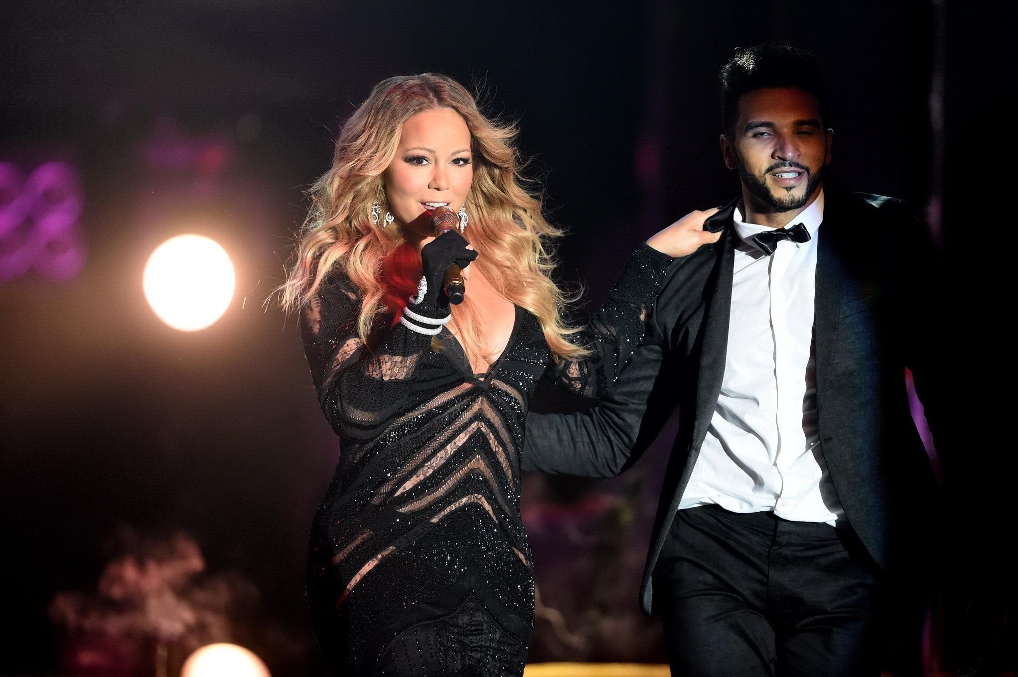 Mariah carey cleavy indossando due abiti succinti al world music awards in mont
 #75195180