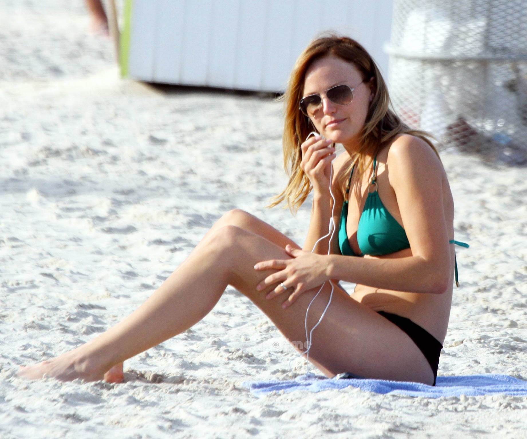 Malin akerman zeigt ihren Arsch im Bikini am Strand von Miami
 #75304202