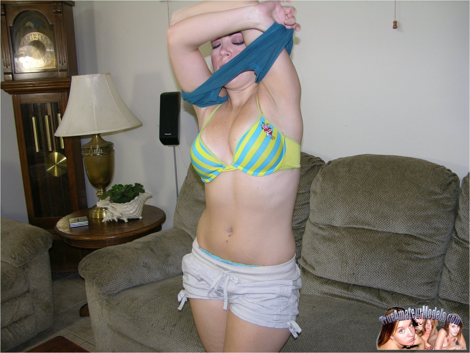 Amateur año nena modelando desnuda
 #67325564