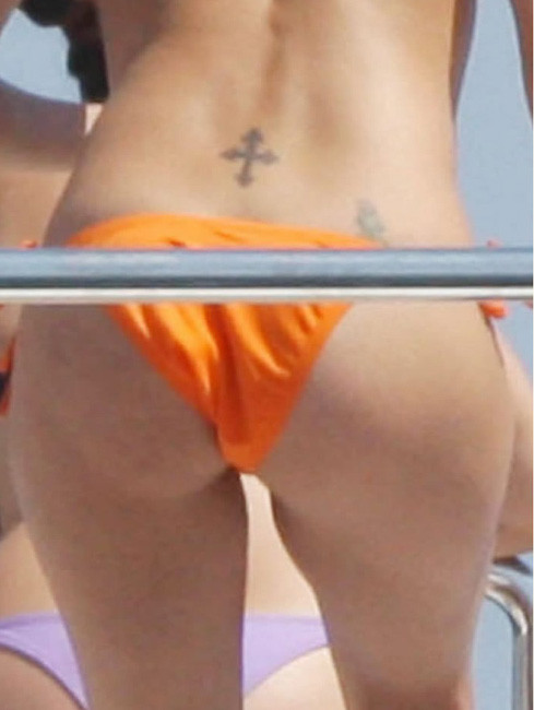 Latina celebrity Eva Longoria shows magnificent ass in bikini #75413568