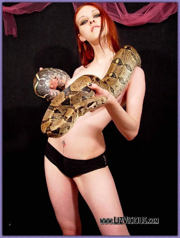 Redhead goth chick liz vicious plays with her snake #76629449