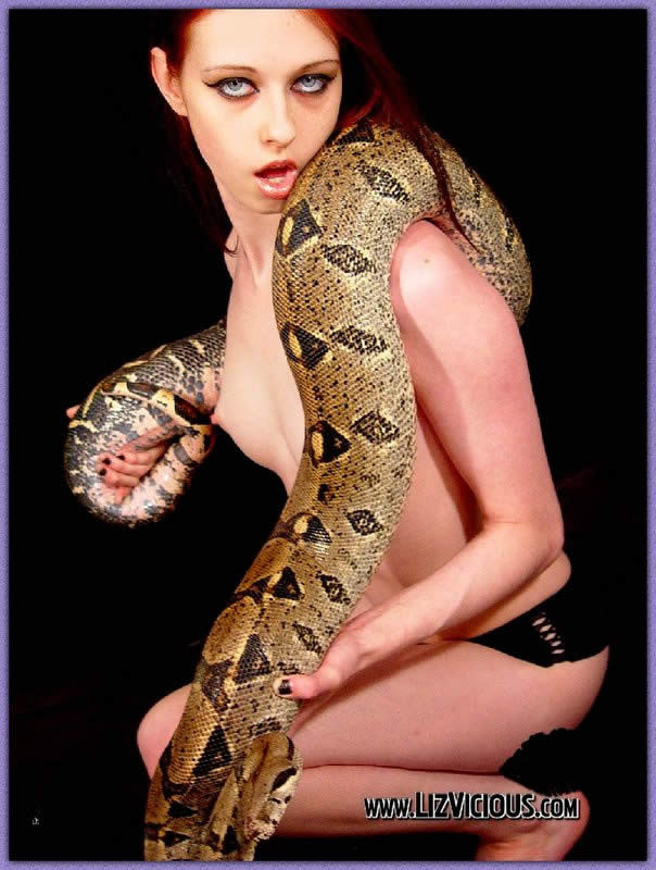 Redhead goth chick liz vicious plays with her snake #76629452