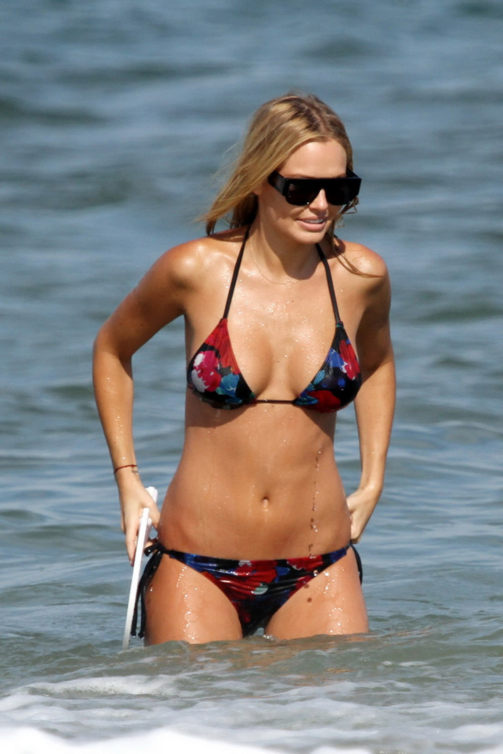 Lara Bingle in bikini sexy sulla spiaggia negli Hamptons
 #75342339