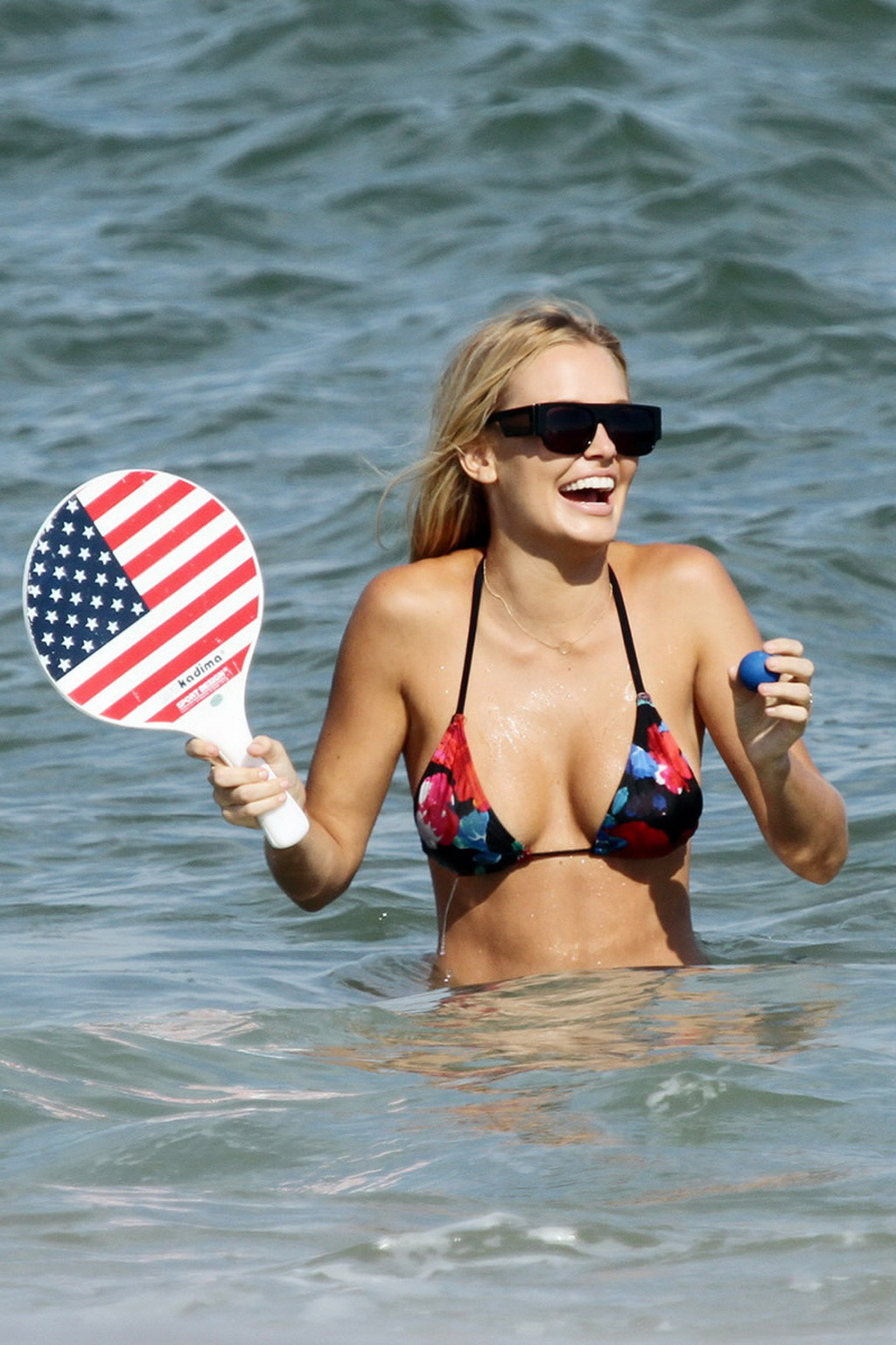 Lara Bingle in bikini sexy sulla spiaggia negli Hamptons
 #75342381
