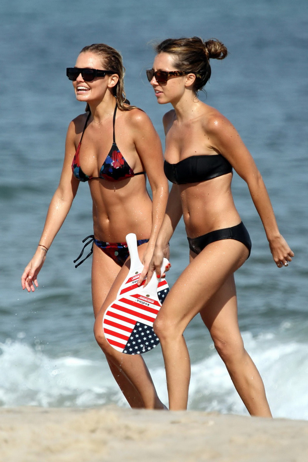 Lara Bingle in bikini sexy sulla spiaggia negli Hamptons
 #75342421