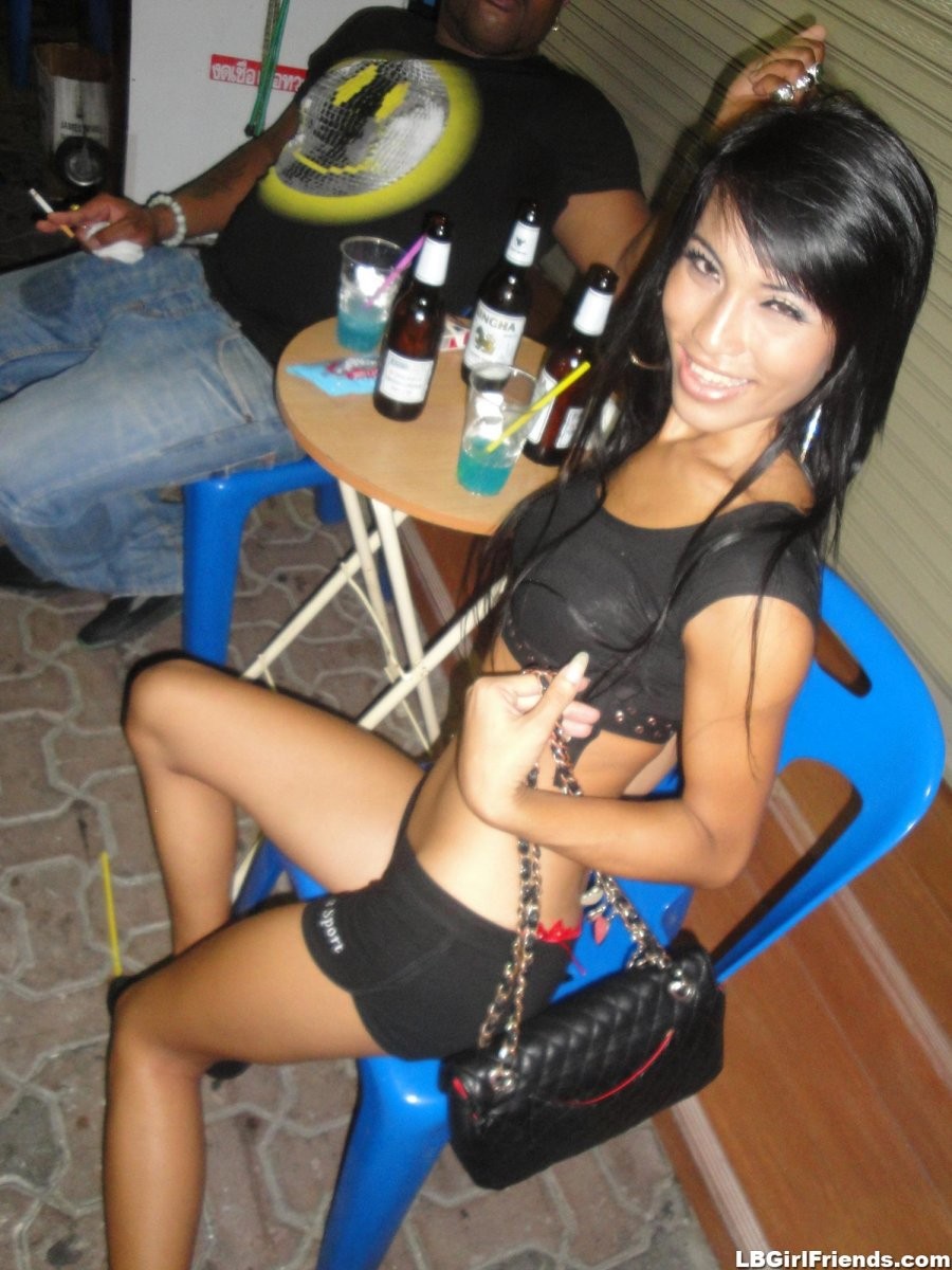 Novia ladyboy caliente exhibiéndose y masturbándose para su novio
 #77103958