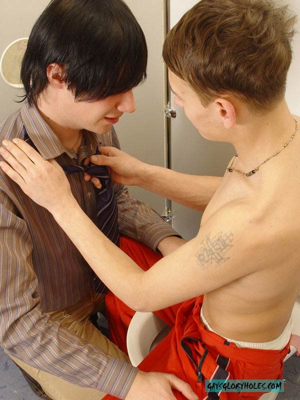 Gay arrapati in sesso orale
 #76964249