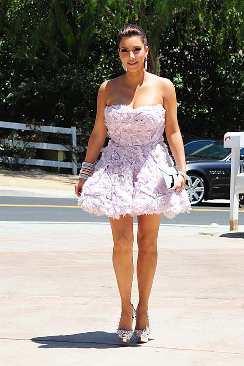 Kim Kardashian esponendo corpo sexy e tette enormi sul suo matrimonio
 #75290171