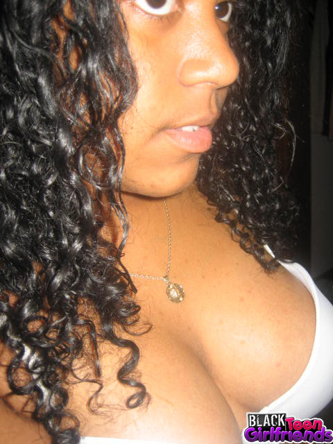 Yummy ebony teen girlfriends posando para las fotos
 #67183831