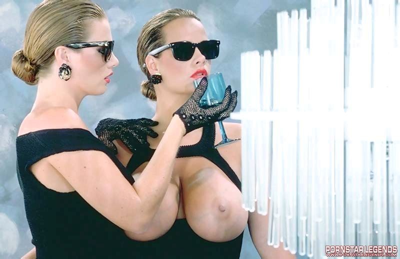 Trinity loren en un juego lésbico travieso
 #68825465