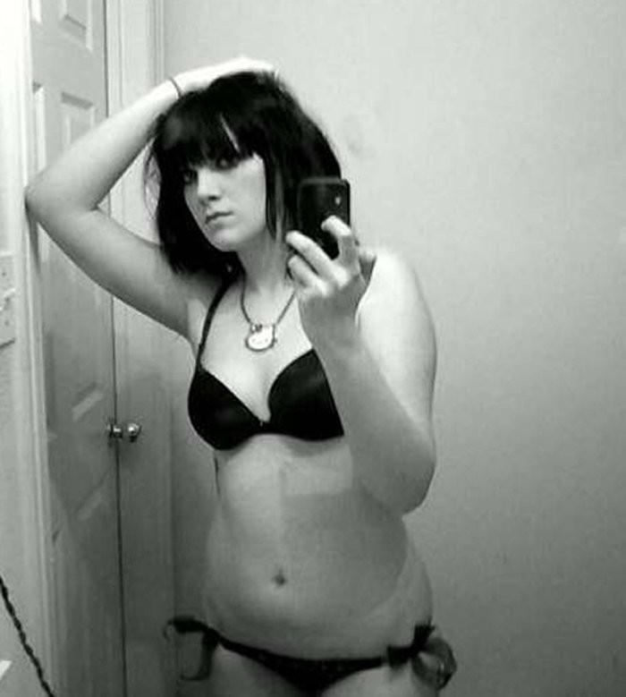 Emo Punks selbst blinkt frechen kleinen Titten
 #78767853