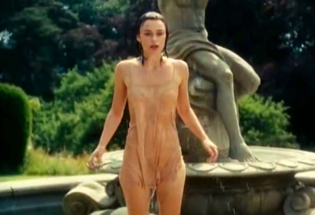 Keira Knightley、映画でおっぱいを露出してセクシーなポーズをとる
 #75345933