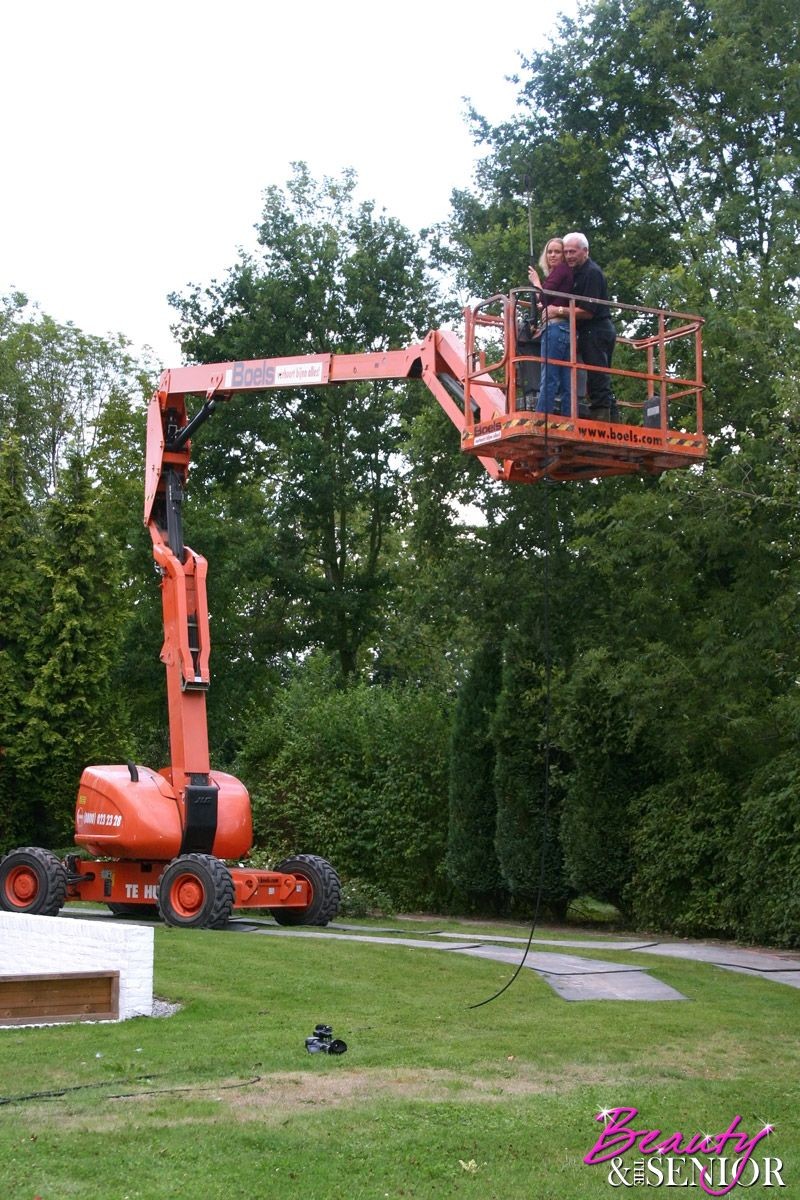 Sucio viejo senior bangs una chica joven en un ascensor de la pluma
 #78467994