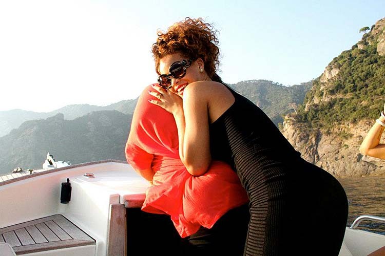 Rihanna entblößt ihren sexy Körper und schönen Arsch auf privaten Fotos
 #75282992