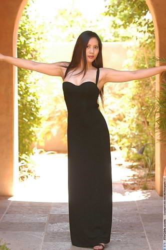 Asiatische Babe Streifen schwarzes Kleid
 #70036371