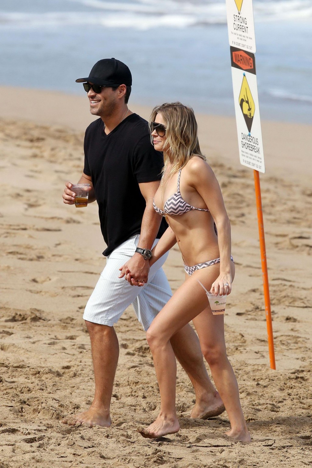 Leann Rimes im Bikini beim Petting mit ihrem Ehemann am hawaiianischen Strand
 #75276859