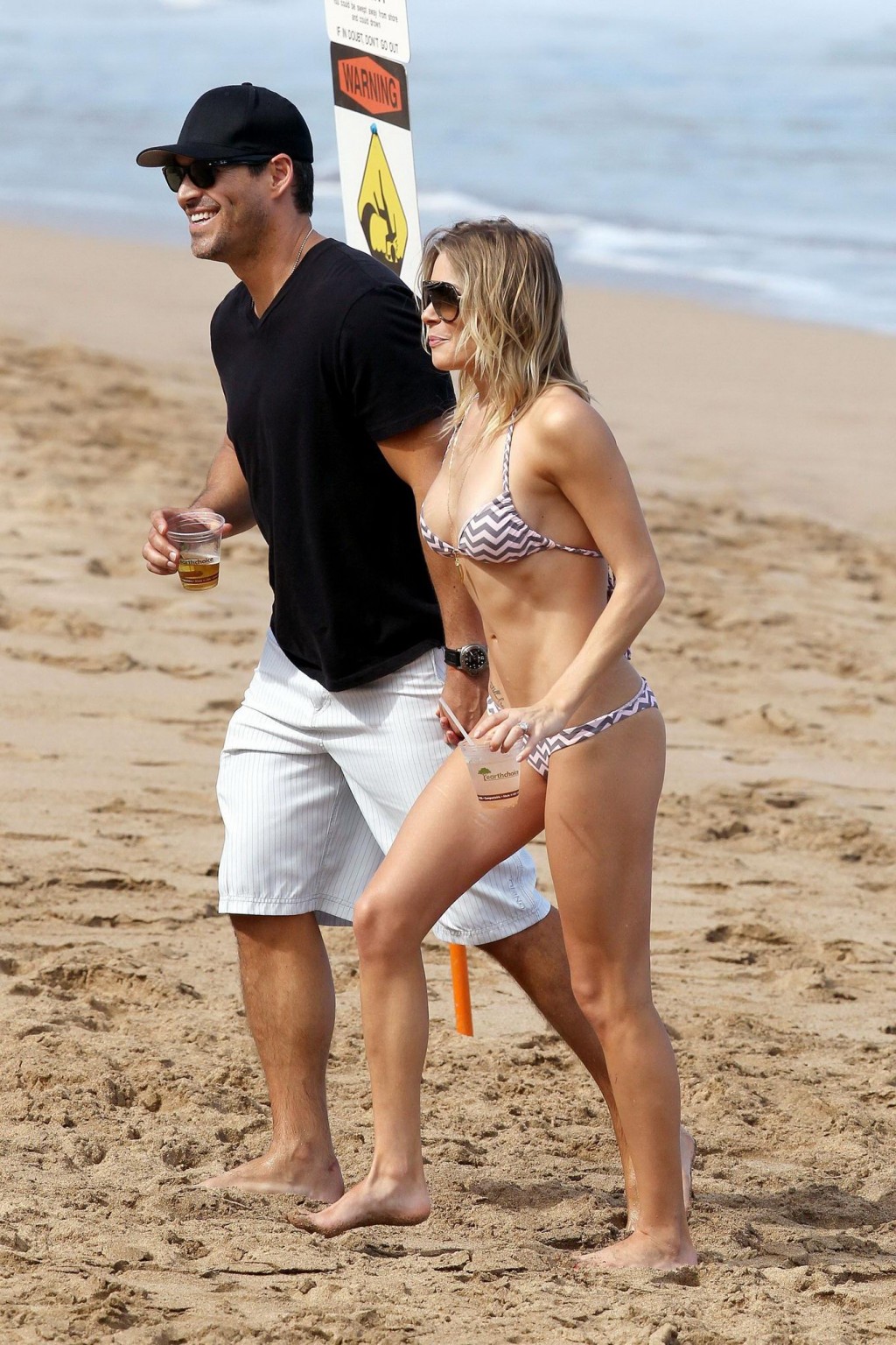 Leann rimes in bikini petting con il suo marito su una spiaggia hawaiana
 #75276882