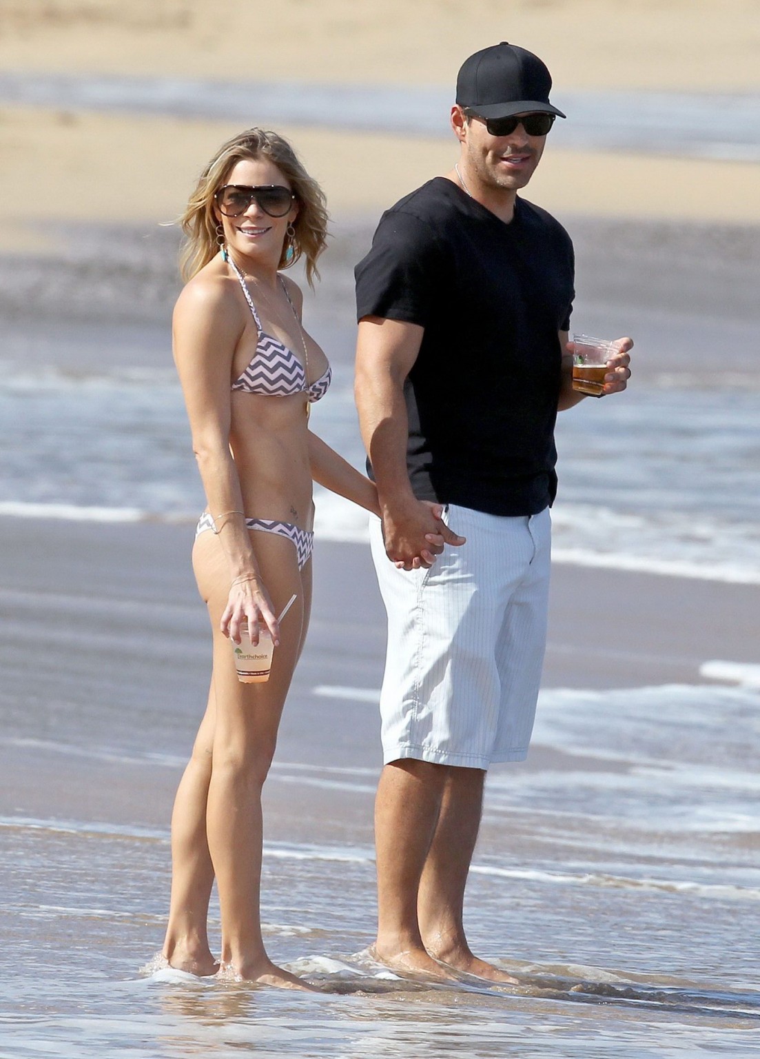 Leann rimes en bikini acariciando con su marido en una playa de hawaii
 #75276943