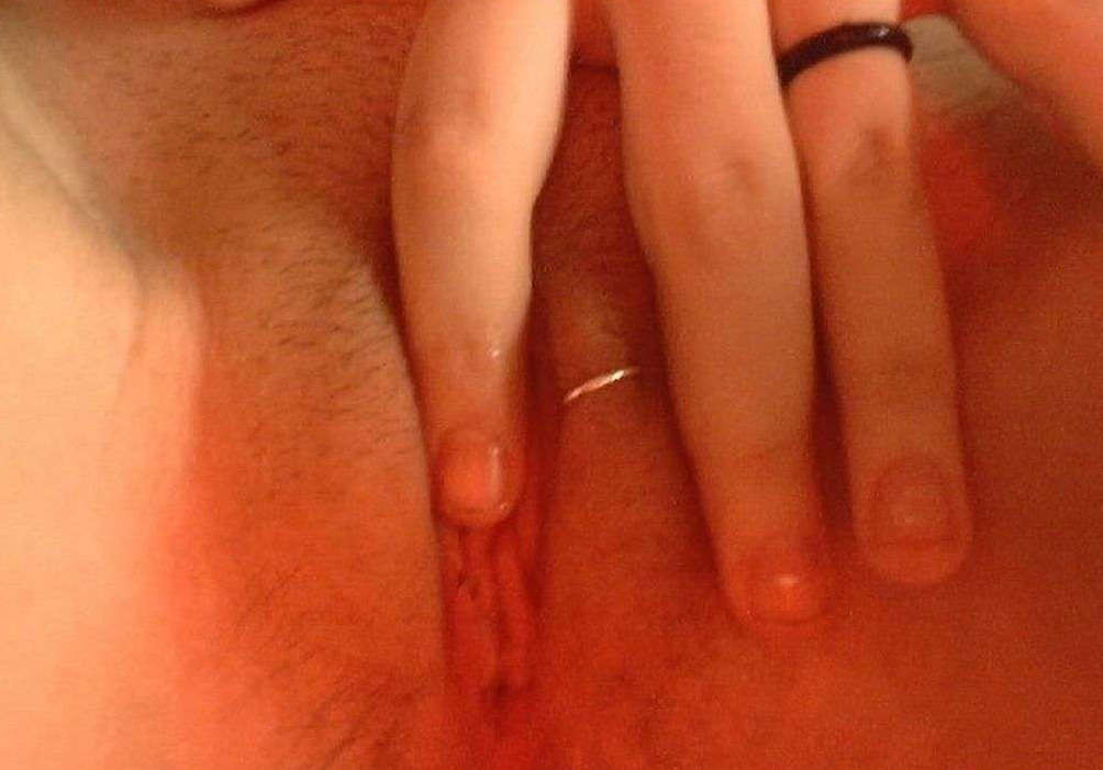 Heiße Bilder von geilen und wilden Babes, die mit ihren Fingern masturbieren
 #68330972