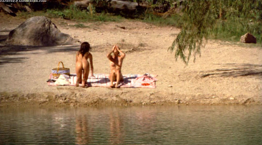 ジェニファー・コネリー、ビーチで巨乳とお尻を晒すヌード映画のキャップ
 #75383942