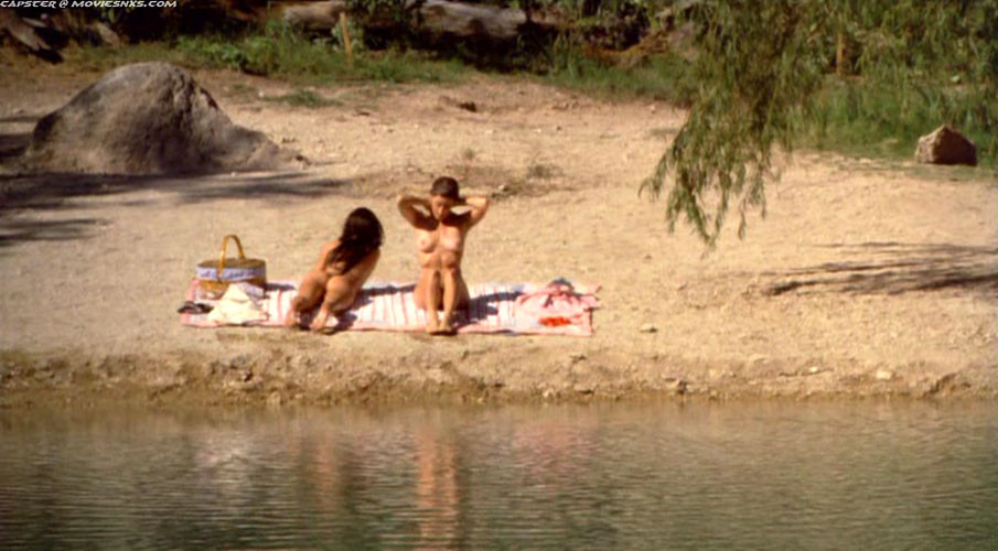 ジェニファー・コネリー、ビーチで巨乳とお尻を晒すヌード映画のキャップ
 #75383994