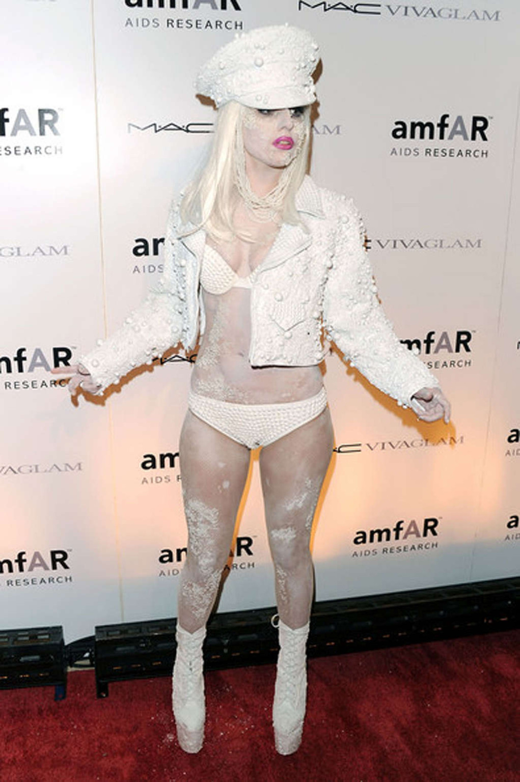 Lady Gaga in see thru Kleid ohne BH und in weißen Hot Pants
 #75360389
