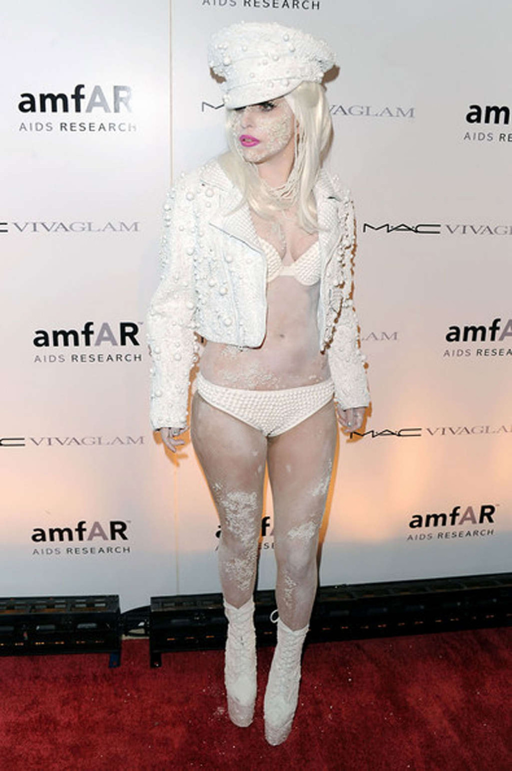 Lady Gaga in see thru Kleid ohne BH und in weißen Hot Pants
 #75360395