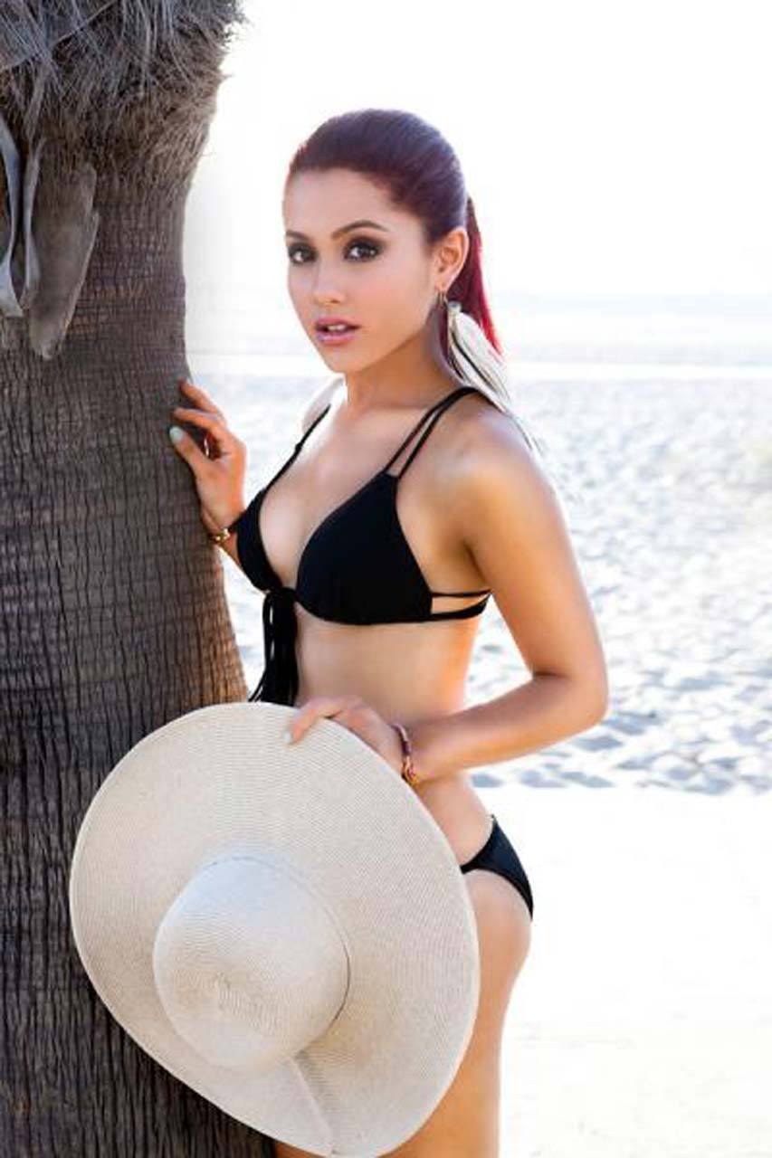 Ariana grande en pleine forme et sexy sur ses photos privées
 #75319130