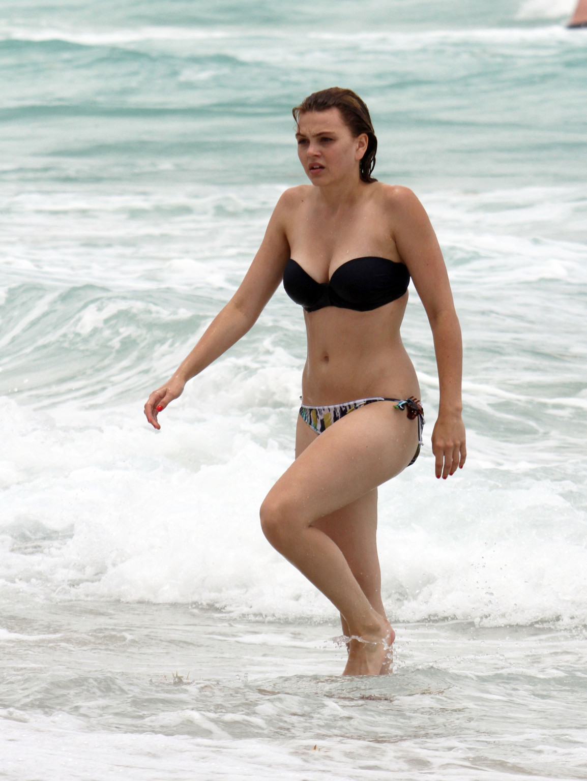 Aimee teegarden vollbusig trägt trägerlosen Bikini am Strand von Miami
 #75300359